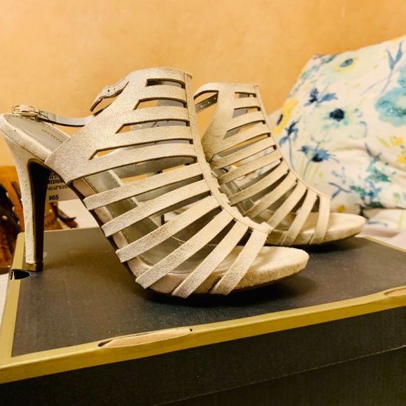 Worthington Metallic Heels Size 6M - Picture 2 of 4